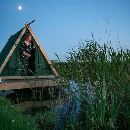 Campingraft Úszó hotel